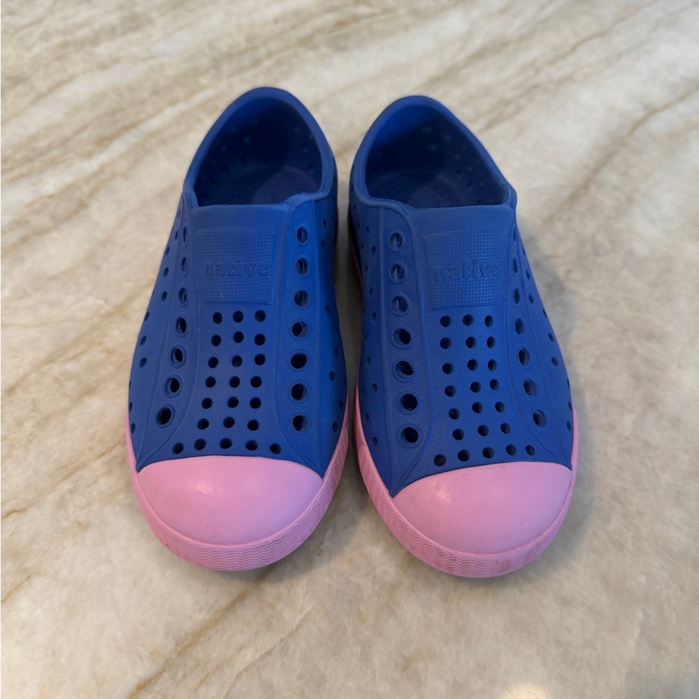 Native toddler Jefferson shoes, 9C, EUC, blue and pink.